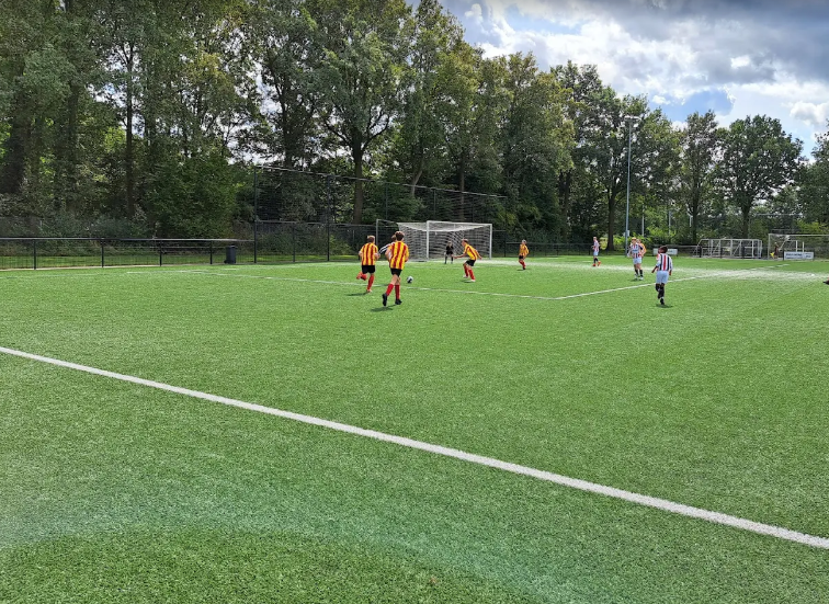 (Her)opening sportvelden sportpark de Roode Bleek